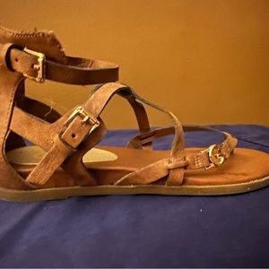 Guess Gladiator Sandals. Tan